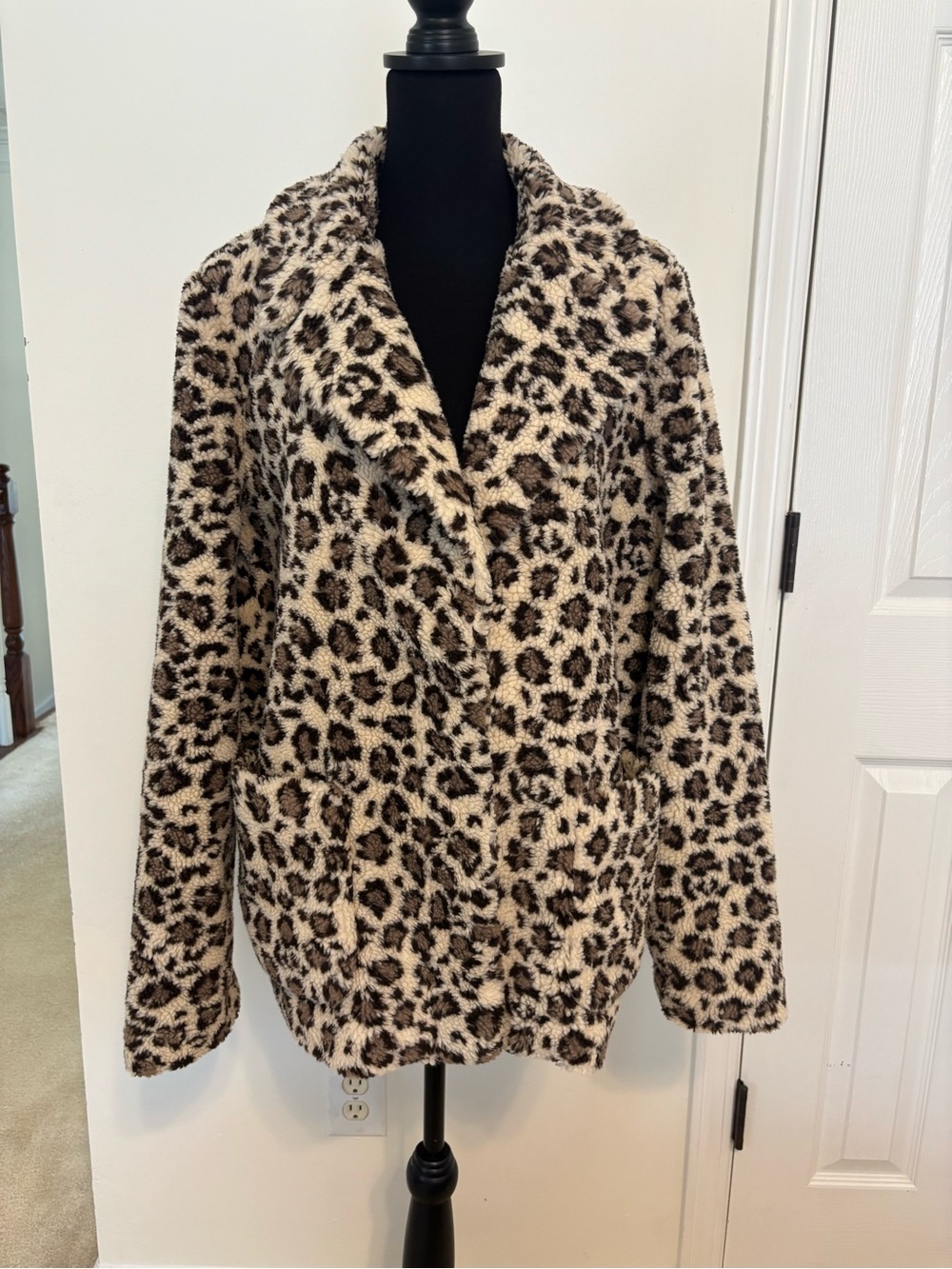 crown & ivy Leopard Jacket in Cream and Black